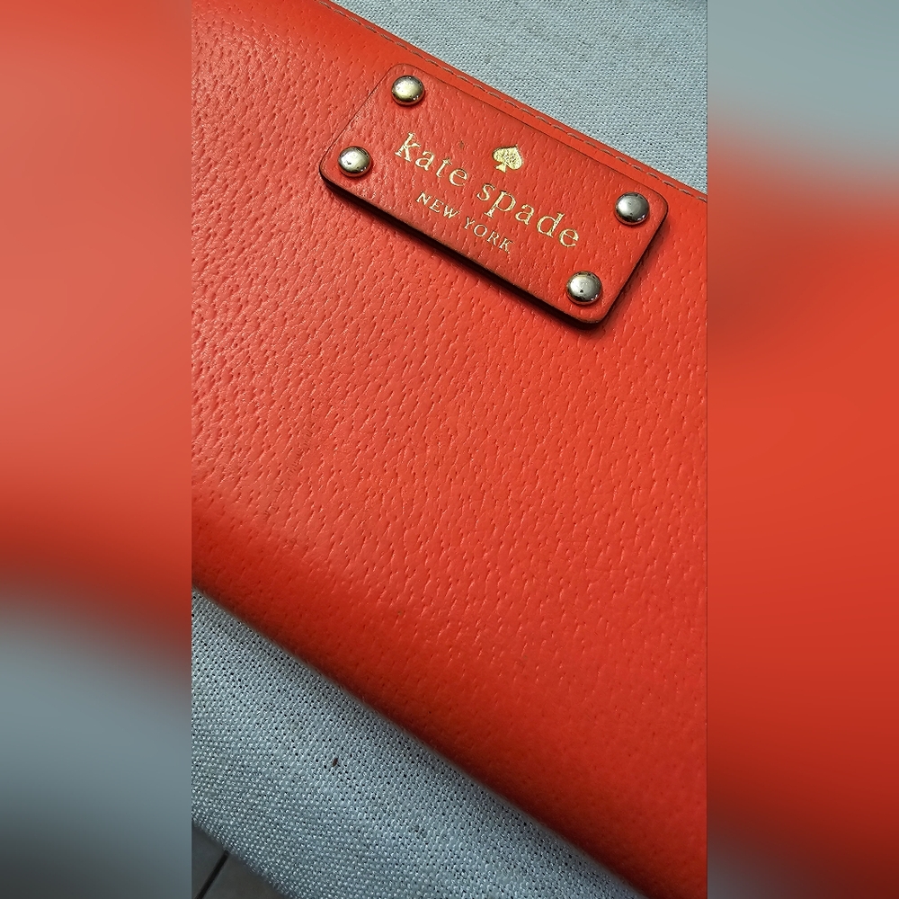 Kate Spade Neda Wellesley Lacquer Bright Orange Leather Zip Around Wallet EUC - Picture 3 of 16